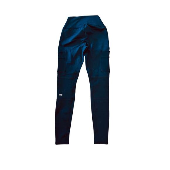 Alo High-Waist Cargo Legging - Picture 5 of 11